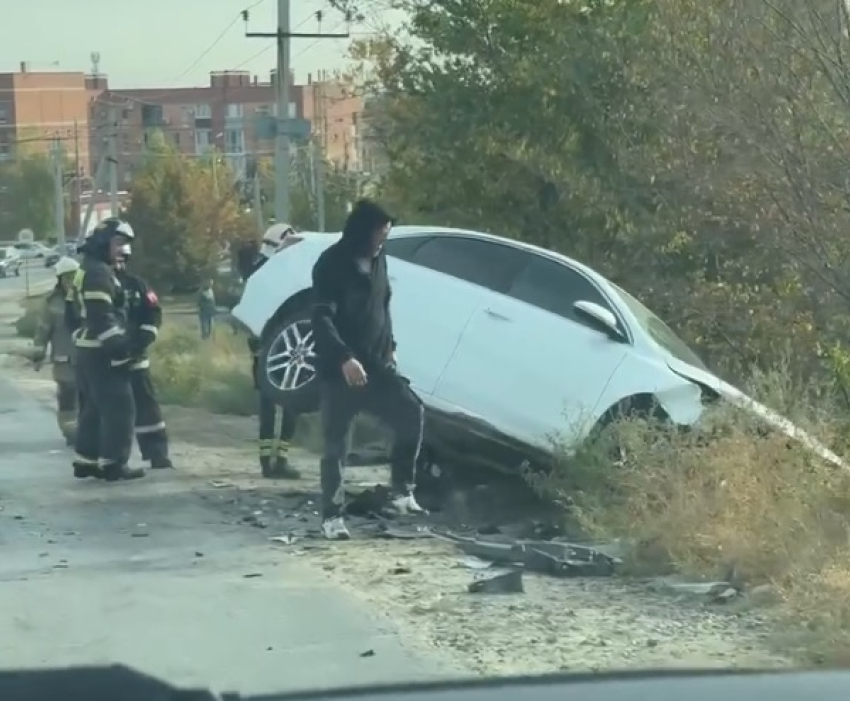 Легковушка улетела в кювет на Санаторном в Волгограде – видео