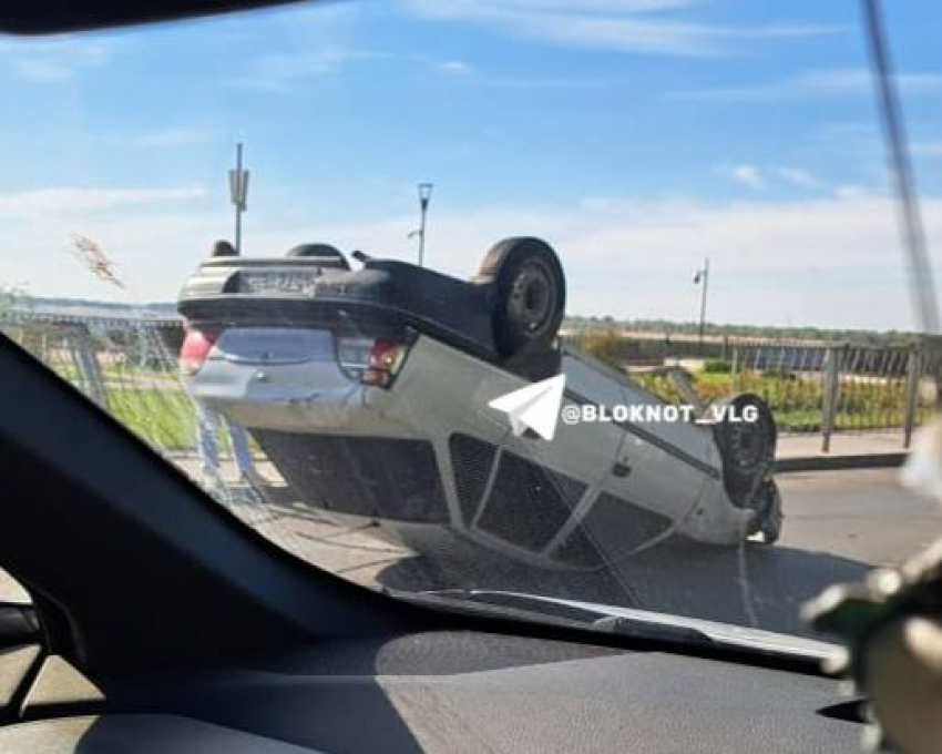 Авария-перевертыш в центре Волгограда попала на видео 