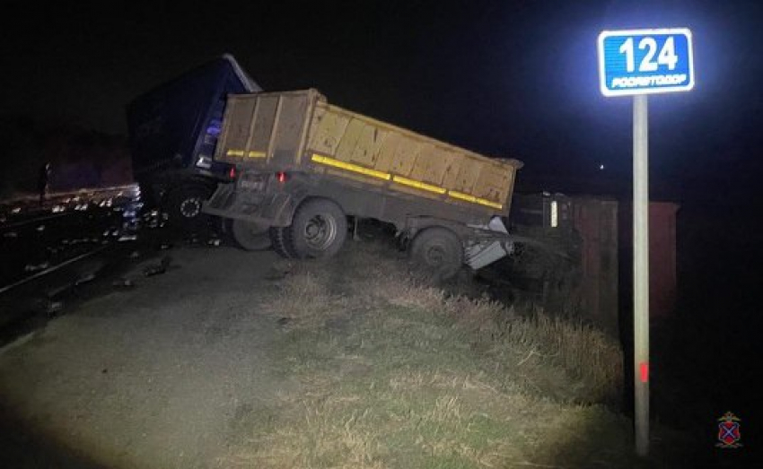 Есть погибший: четыре фуры столкнулись под Волгоградом