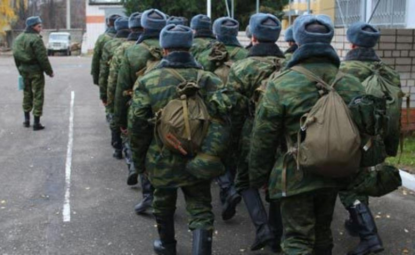 В Волгоградской области осенью на службу в армию призовут 2,5 тысячи парней 