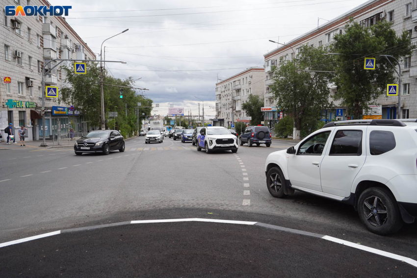 «Заказывают, чтобы проехать 5 метров»: почему в Волгограде бешено дорожает такси
