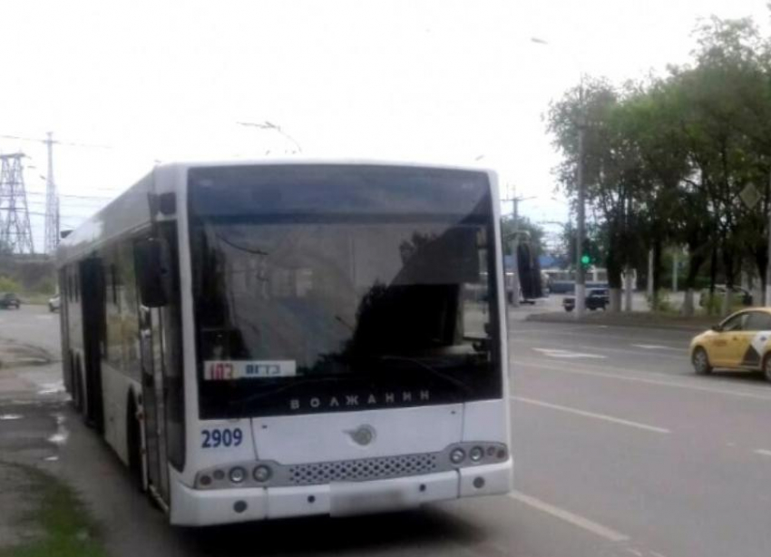 Пенсионерка по своей вине получила травмы в салоне автобуса в Волгограде