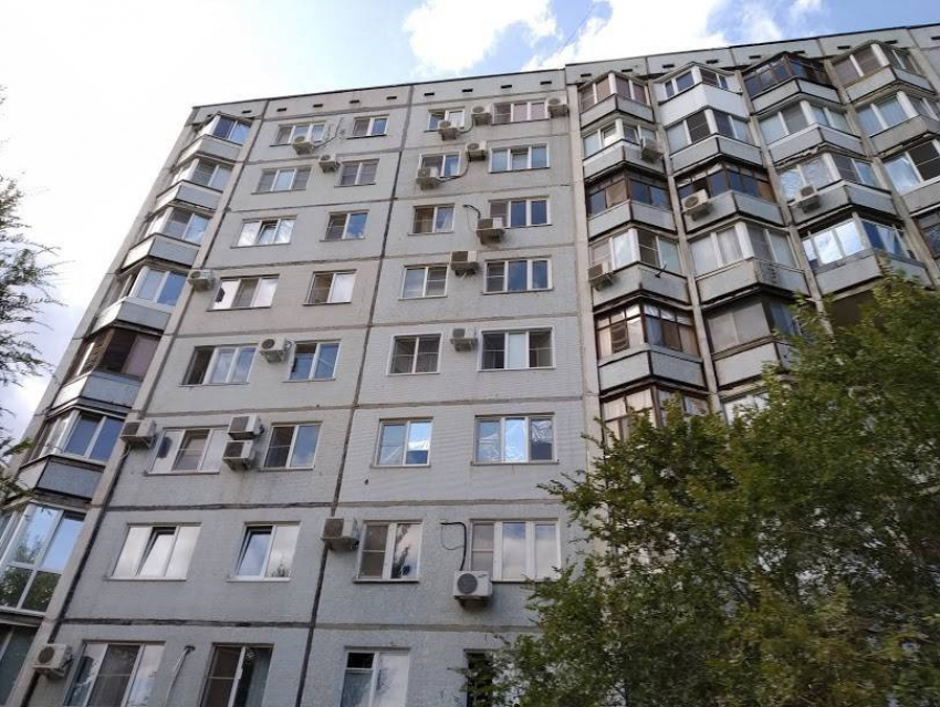 В Волгограде ищут свидетелей гибели 49-летнего мужчины, выпавшего из окна третьего этажа