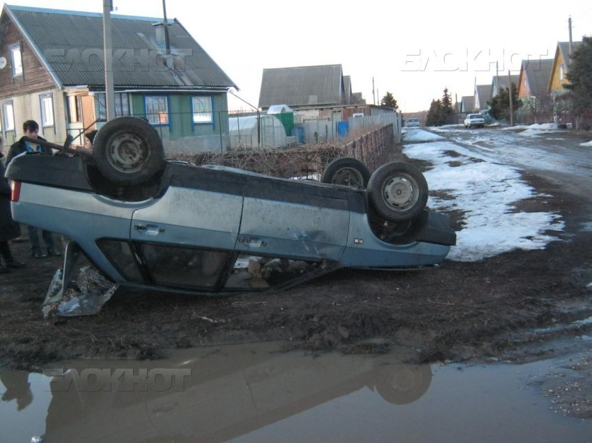 Под Волгоградом санитарка перевернулась на ВАЗ-21099: 1 погиб и 2 пострадали