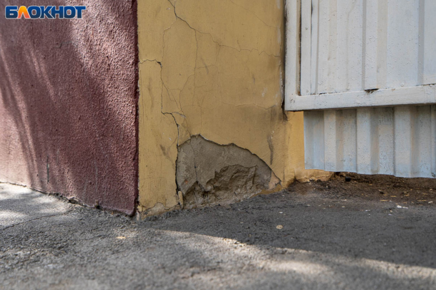 Курский подрядчик сорвал капремонт в 381 домах в Волгограде