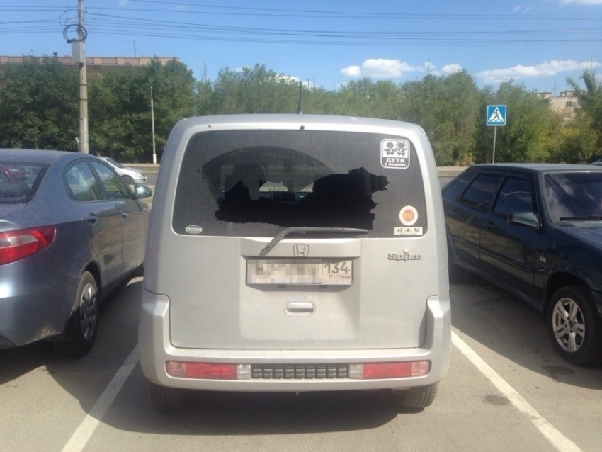 Водитель на Daewoo расстрелял в Волгограде автомобиль Honda