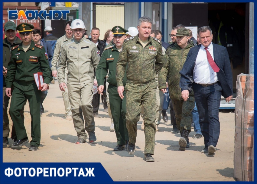Замминистра обороны РФ Тимур Иванов побывал на стройплощадке мобильного военного госпиталя в Волгограде