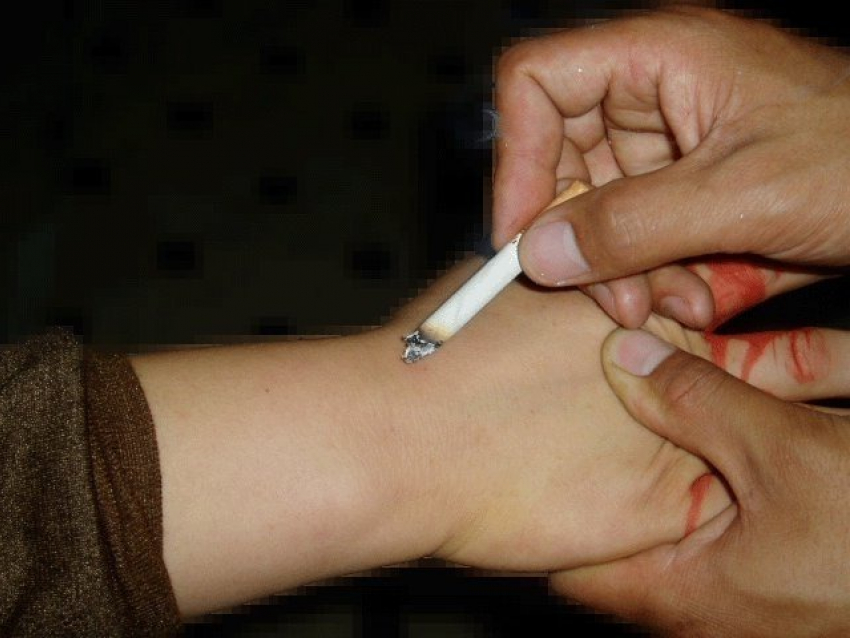 Камышанка избивала и тушила окурки на теле 6-летнего сына