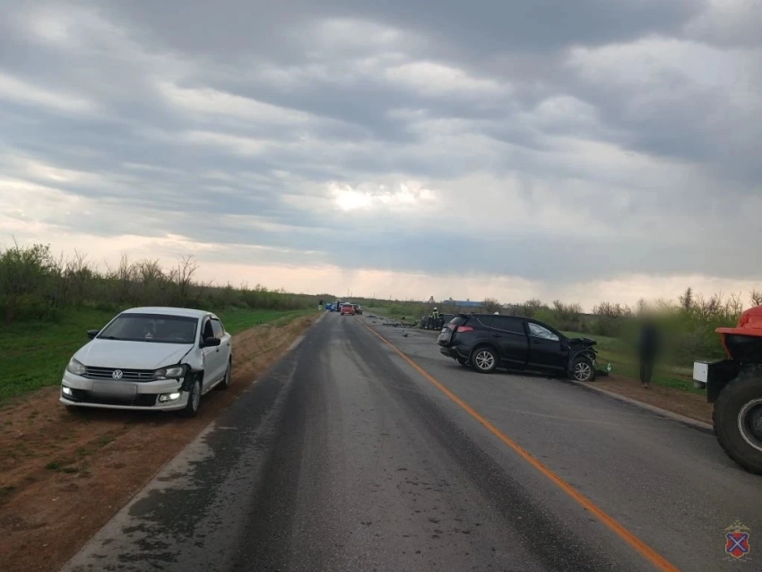 "Там творилось жуткое": двое погибли и шесть пострадали в шок-ДТП под Волгоградом