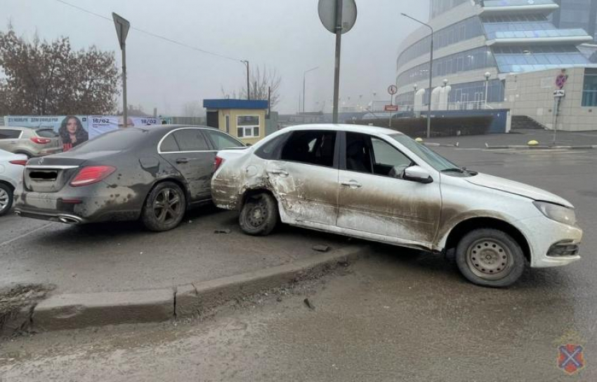 Водитель сбежал с места тройного ДТП у «Волгоград Сити»