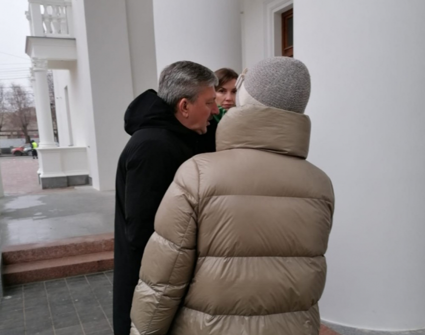 Мэра Волгограда Марченко поймали на празднике с неудобными вопросами