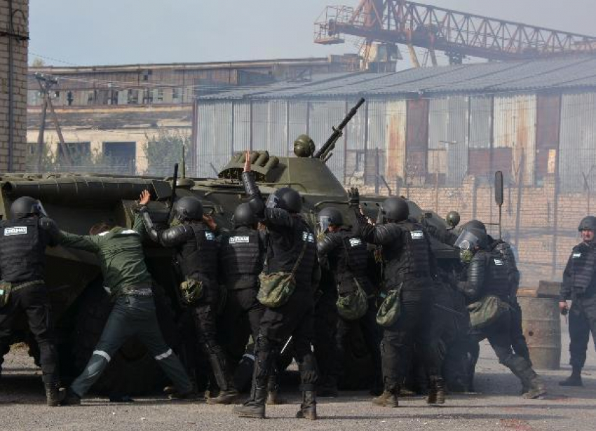 Условный бунт в ИК под Волгоградом подавили бойцы спецподразделения «Барс» 