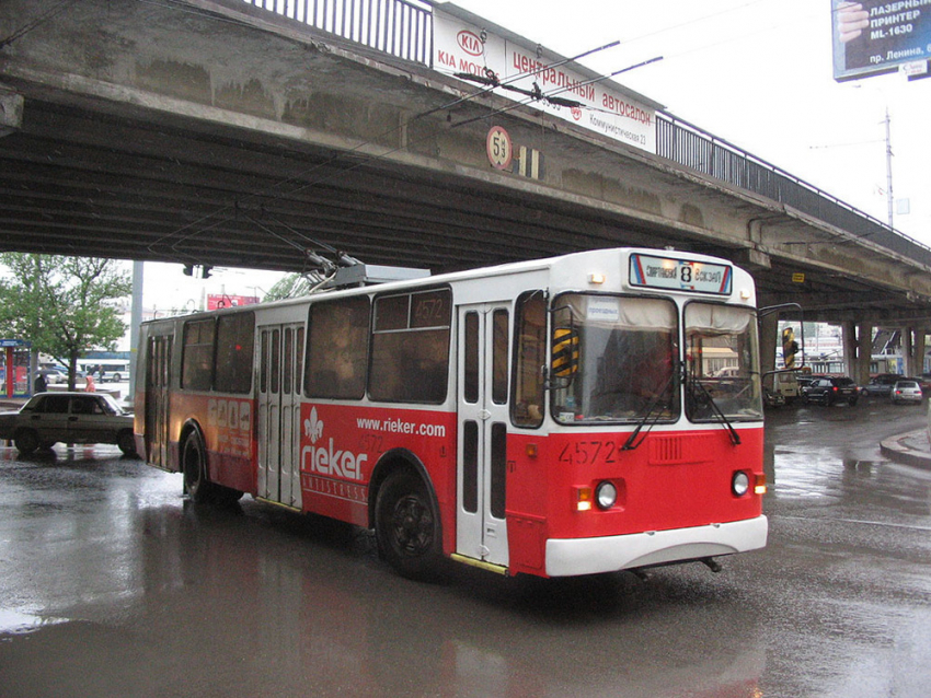 Троллейбус №8 меняет остановку на Привокзальной площади Волгограда