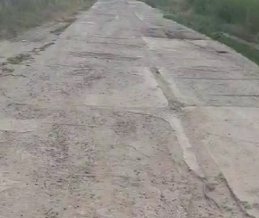 Волгоградцам езда по хуторской дороге приносит материальный ущерб