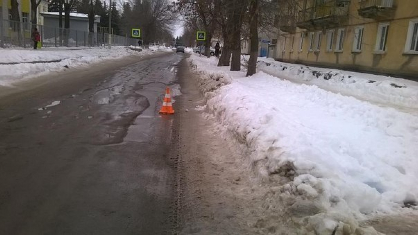 Под Волгоградом пятиклассник поскользнулся и попал под автобус