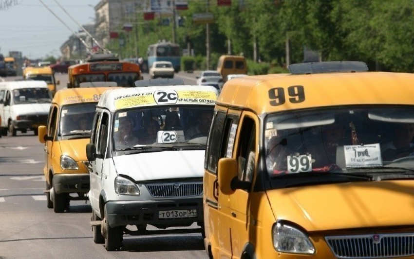 Под Волгоградом дверью маршрутки зажало 13-летнего школьника