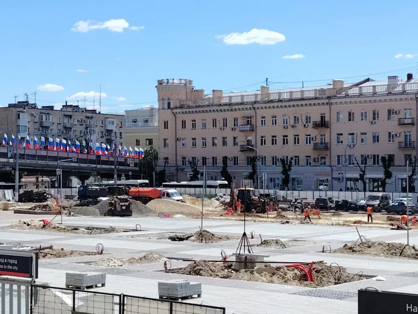 «Это точно сквер?»: у горожан возникли вопросы к гранд-стройке в центре Волгограда