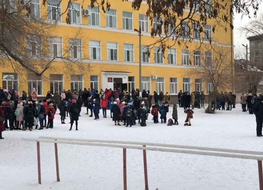 Школы Волгограда вернулись к нормальной работе после эвакуации