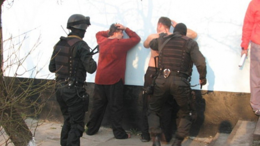 Наркополицейские Волгограда открыли стрельбу для задержания трех наркоторговцев