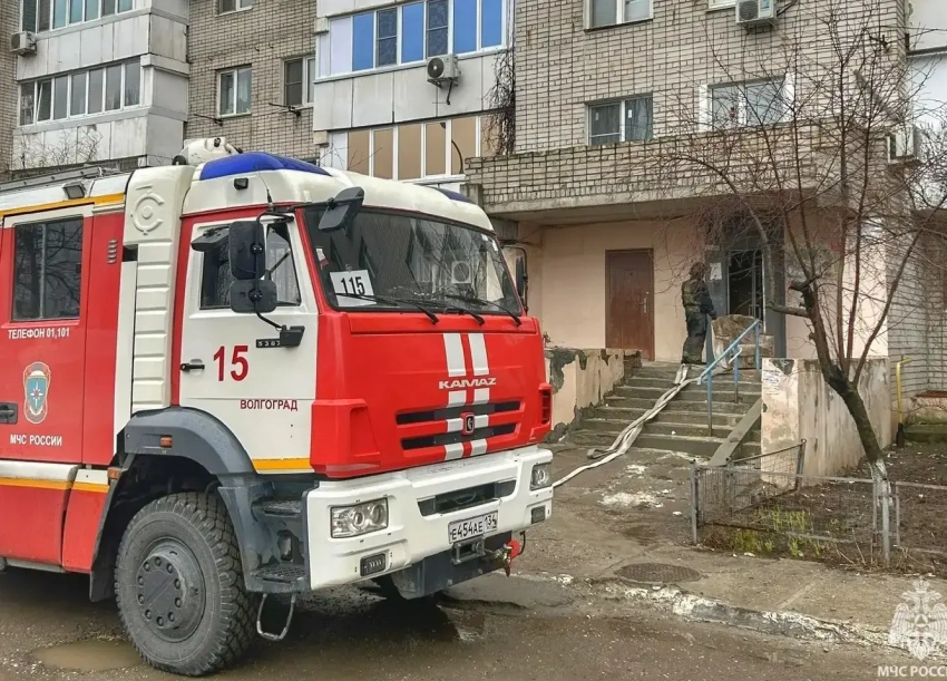 Волгоградку спасают в реанимации после пожара в 9-этажке