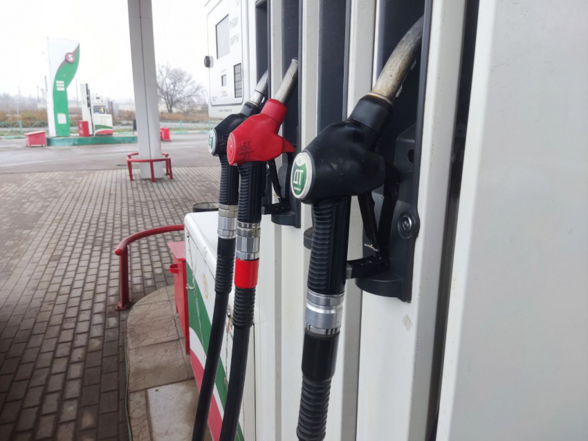 Популярный бензин подешевел в Волгограде 