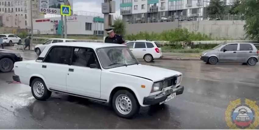 Летевшая на красный «семерка» насмерть сбила женщину на «зебре» в Волгограде 