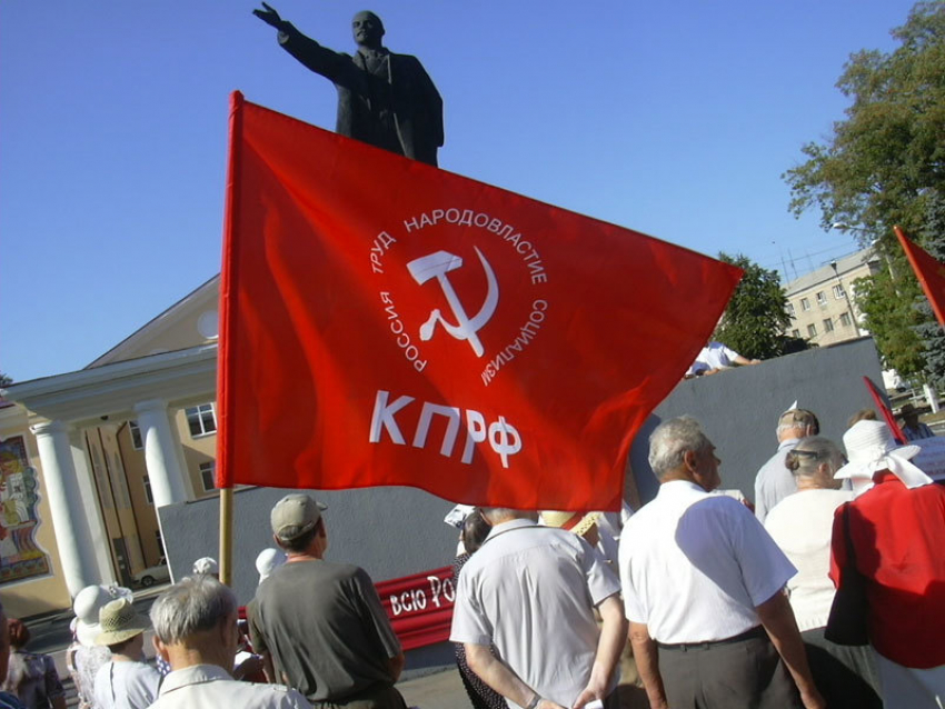 Волгоградская полиция прокомментировала скандальное заявление о задержании коммуниста у памятника Ленину