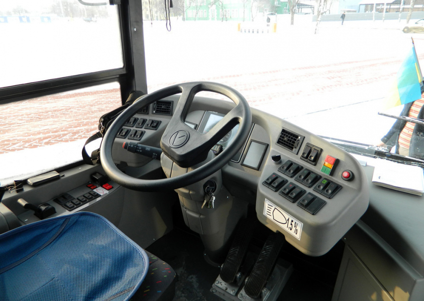 Кондуктор пострадала в столкновении троллейбуса и Lada Granta на севере Волгограда