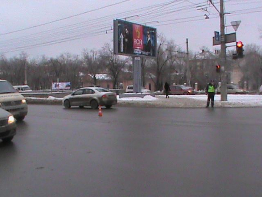 В центре Волгограда на пешеходном переходе сбили женщину