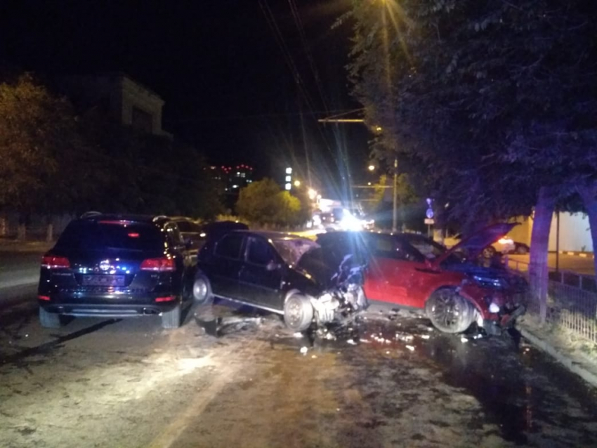 Массовое ДТП у завода «ПивоварЪ» в Волгограде: есть пострадавшие