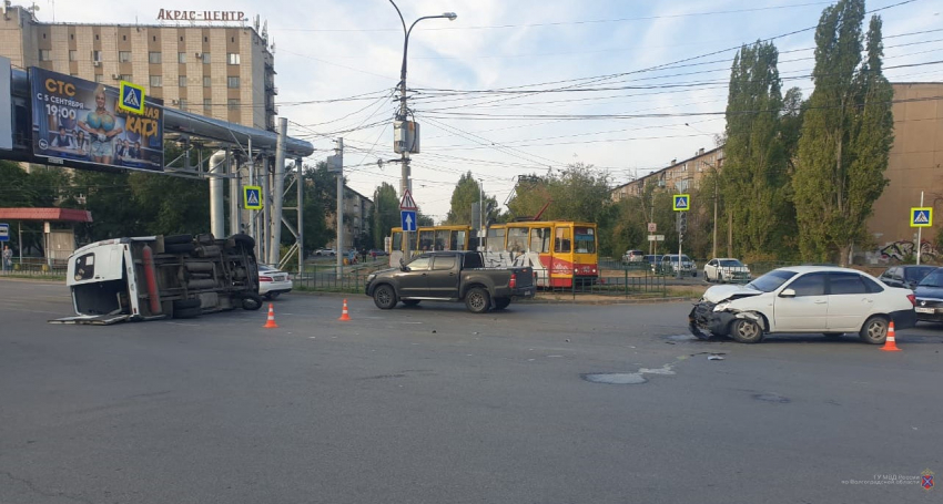 Пассажиры маршрутки попали в больницу после аварии под Волгоградом
