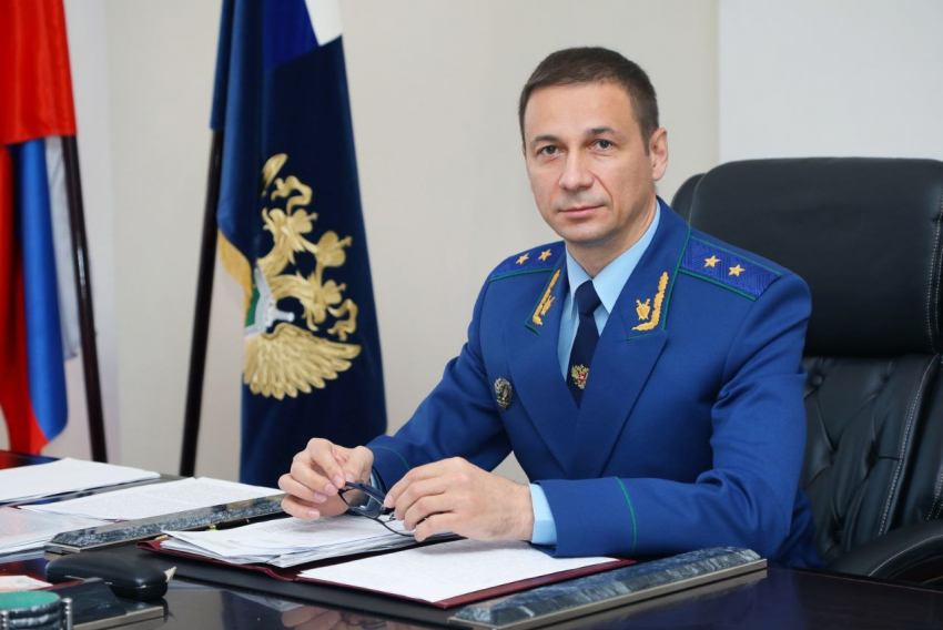 Поздравления принимает главный прокурор Волгоградской области Денис Костенко