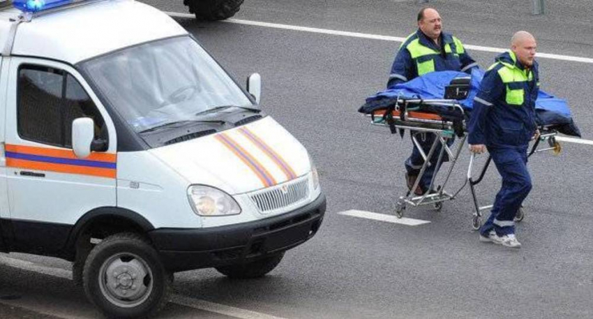 Под Волгоградом водитель на Mercedes без прав протаранил Hundai: 3 в больнице