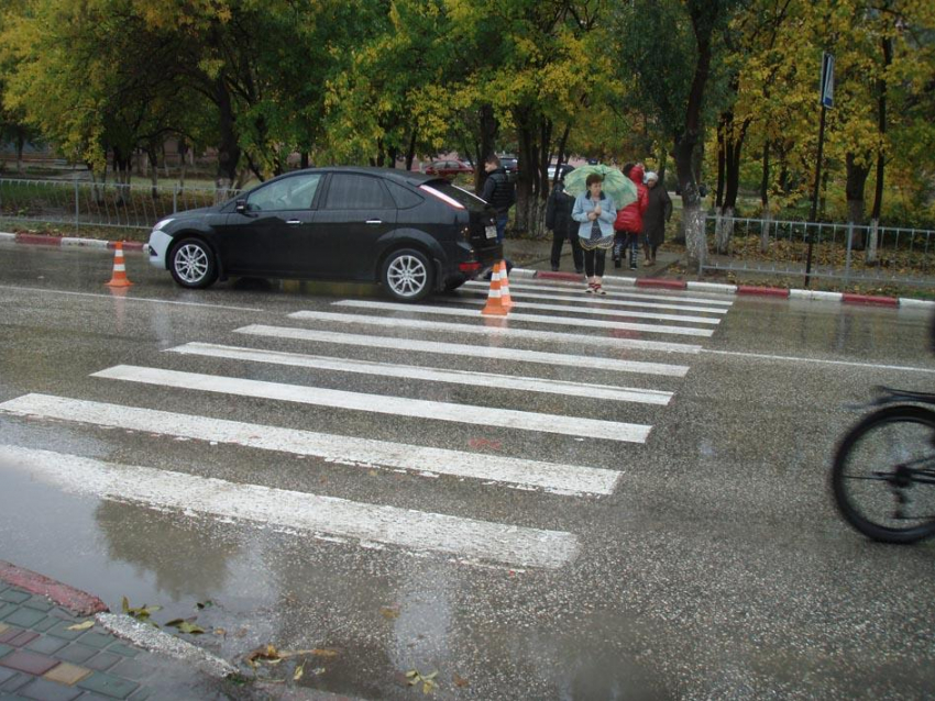 Лихач на «Ладе Приоре» переехал 19-летнюю девушку в Волгограде и скрылся 