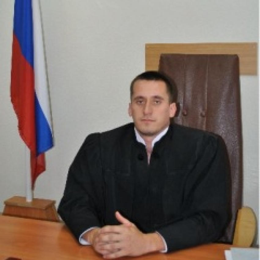 "Отрезал, запихал в рот и сдался полиции": кто и зачем убил судью Ветлугина под Волгоградом 