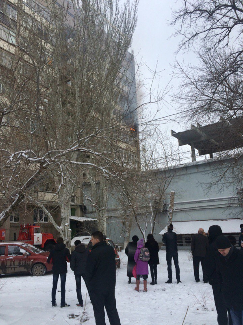 В Волжском при пожаре в многоэтажке эвакуировали 15 человек