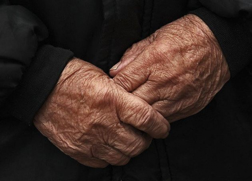 Избившего 84-летнюю «ударницу алкотруда» мужчину осудили на 3,5 года в Волгоградской области