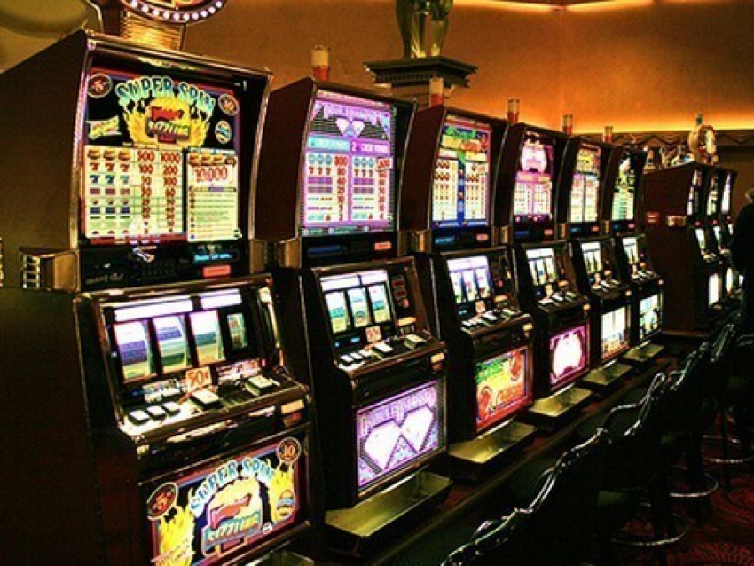 В подпольных казино арестованы сотни игровых автоматов