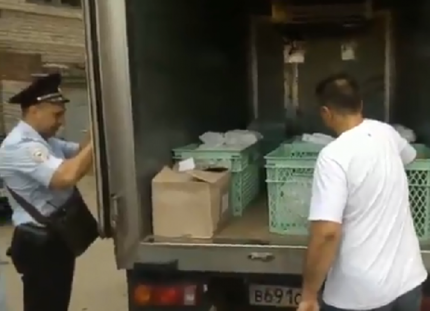 Жуткая кормежка прибывших в Волгоград полицейских попала на видео 