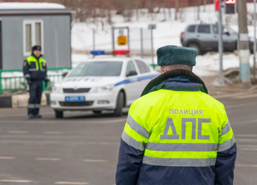 Наряд ДПС задержал подозреваемых в краже забора