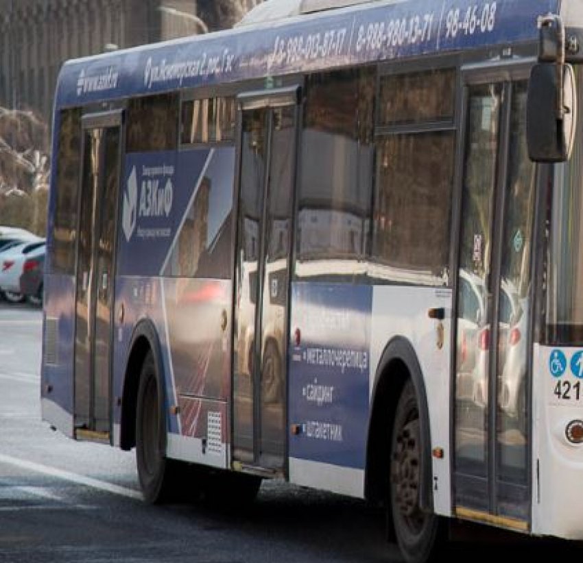 Автобус №55 с пассажирами обстреляли на юге Волгограда 