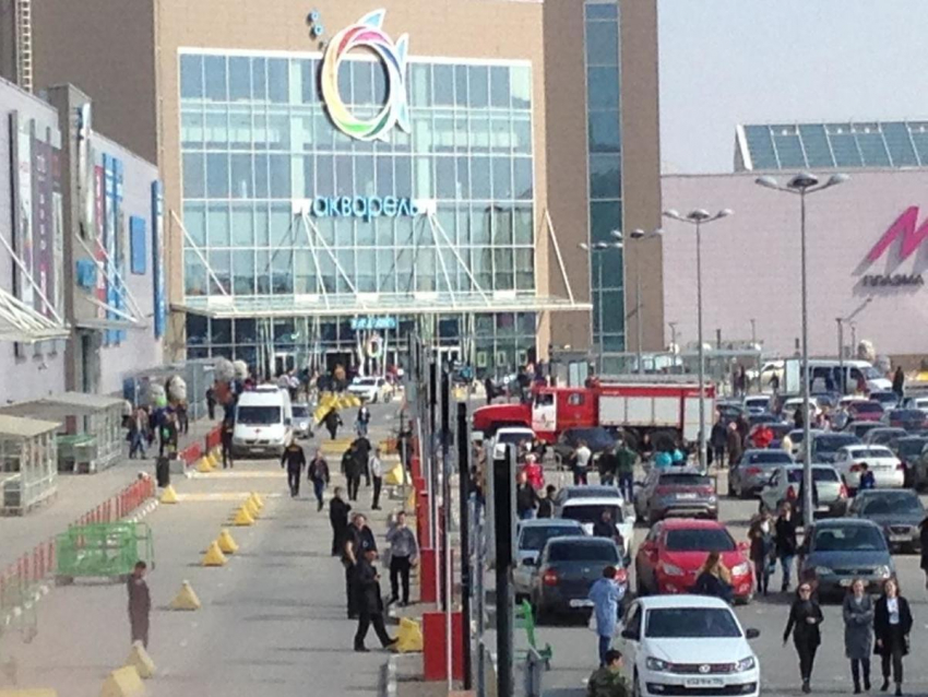 Часть посетителей ТРЦ «Акварель» срочно эвакуировали в Советском районе Волгограда