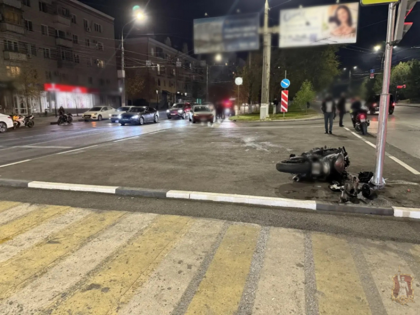 Байкер умер после ужасного ДТП на Невской в Волгограде