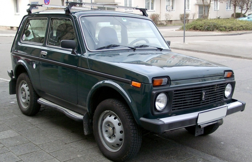 Под Волгоградом из-за Toyota Land Cruiser пострадала пассажирка «Нивы»