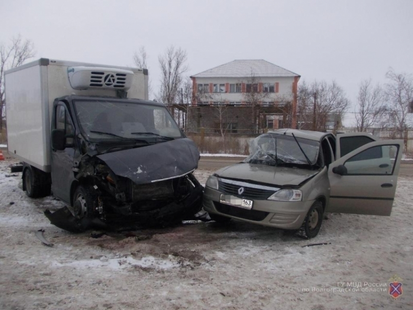 На трассе Волгоград–Астрахань в ДТП Renault и «Газели» погиб 67-летний пассажир