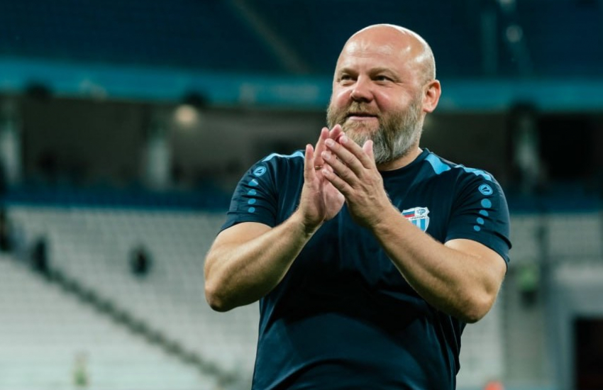 «На глазах слезы. Спасибо, наша борода»: тренер Денис Бояринцев трогательно простился с болельщиками «Ротора»