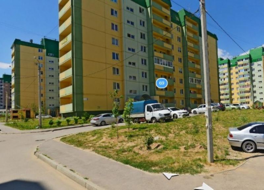 20-летний студент ВолгГТУ выпал из окна 8 этажа в ЖК «Комарово» в Волгограде