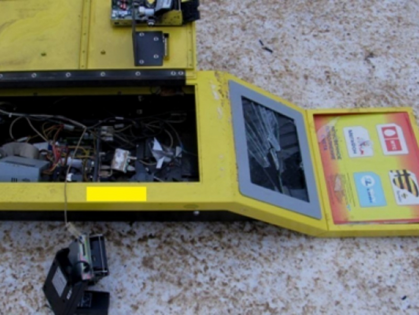 Двое волжан попытались украсть платежный терминал 