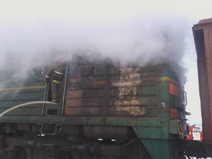 Под Волгоградом ночью сгорел грузовой тепловоз