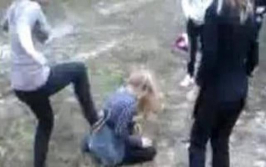 В Волгограде четыре школьницы толпой избили 16-летнюю девушку